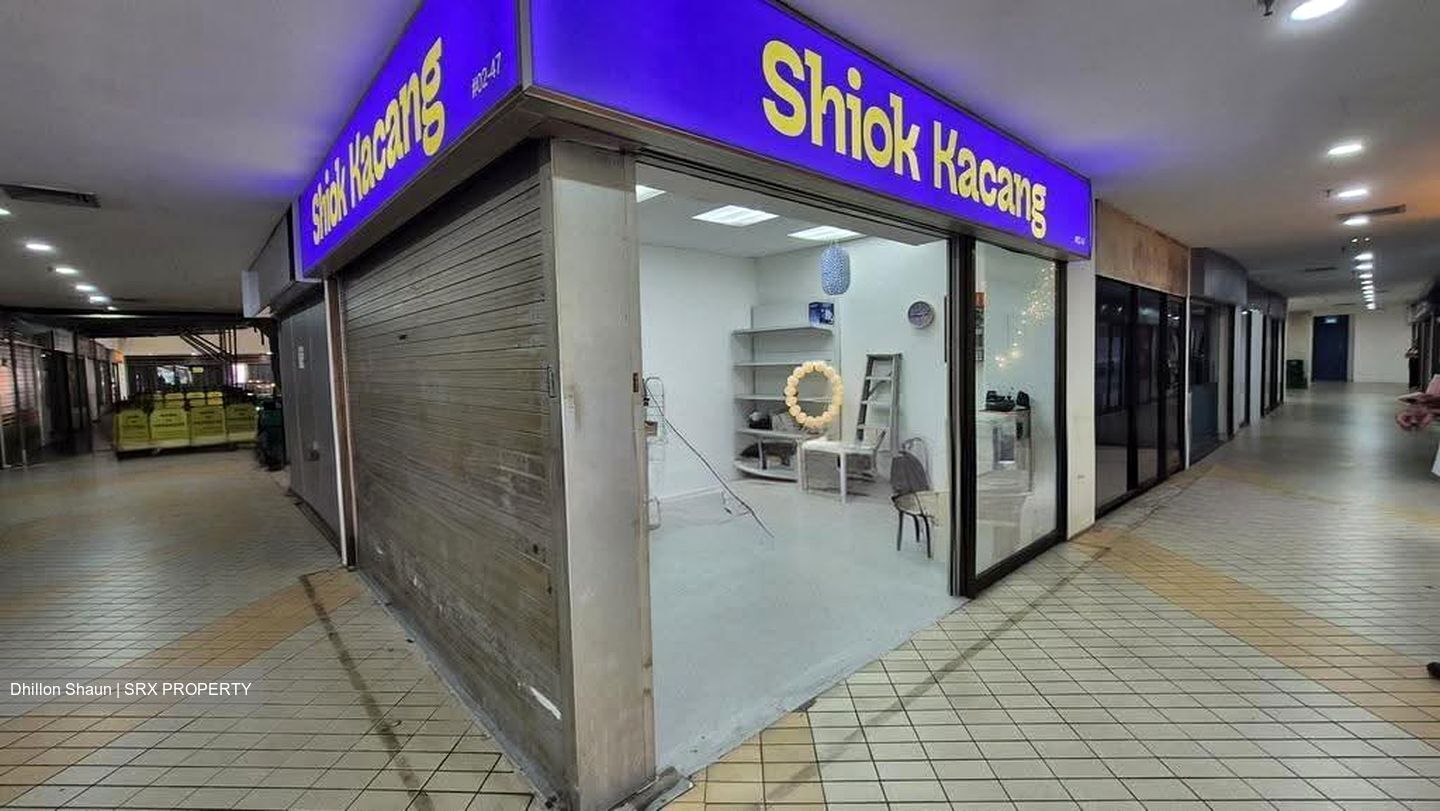 Upper Serangoon Shopping Centre (D19), Shop House #618128181